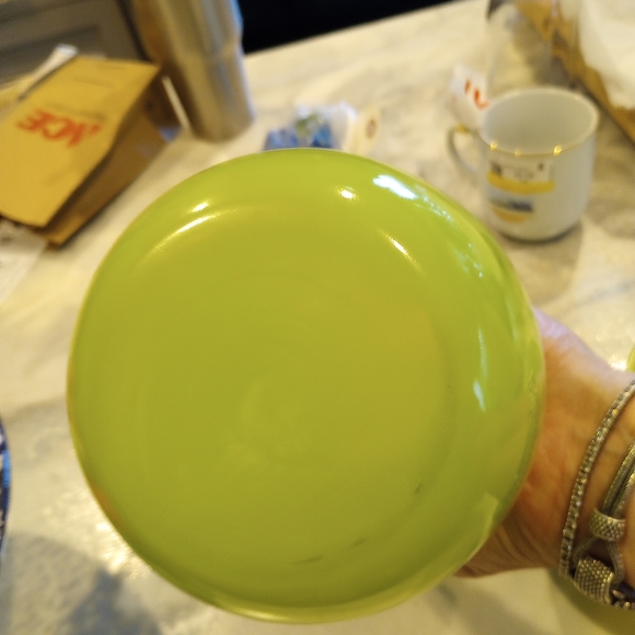 Lovely Pair of Green Glass Vases 💚 - Picture 6 of 9